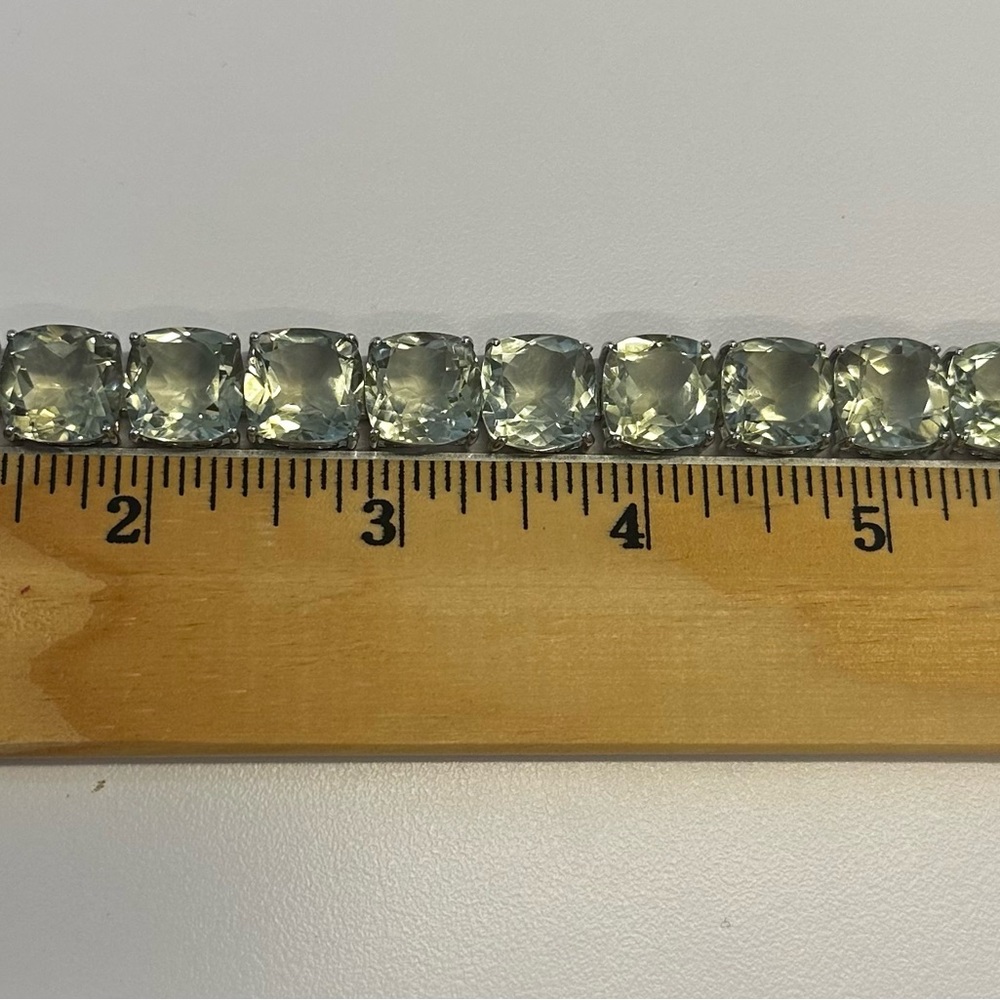 Bold and beautiful green quartz tennis bracelet - Picture 3 of 5